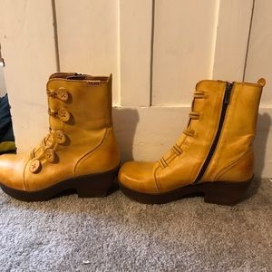Yellow Jafa button boots
